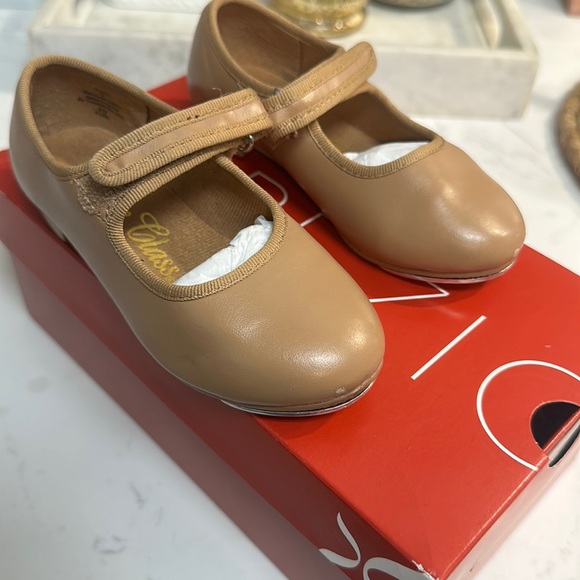 Dance Class Shoes Dance Class Girls Tan Tap Shoe Size 9 Poshmark